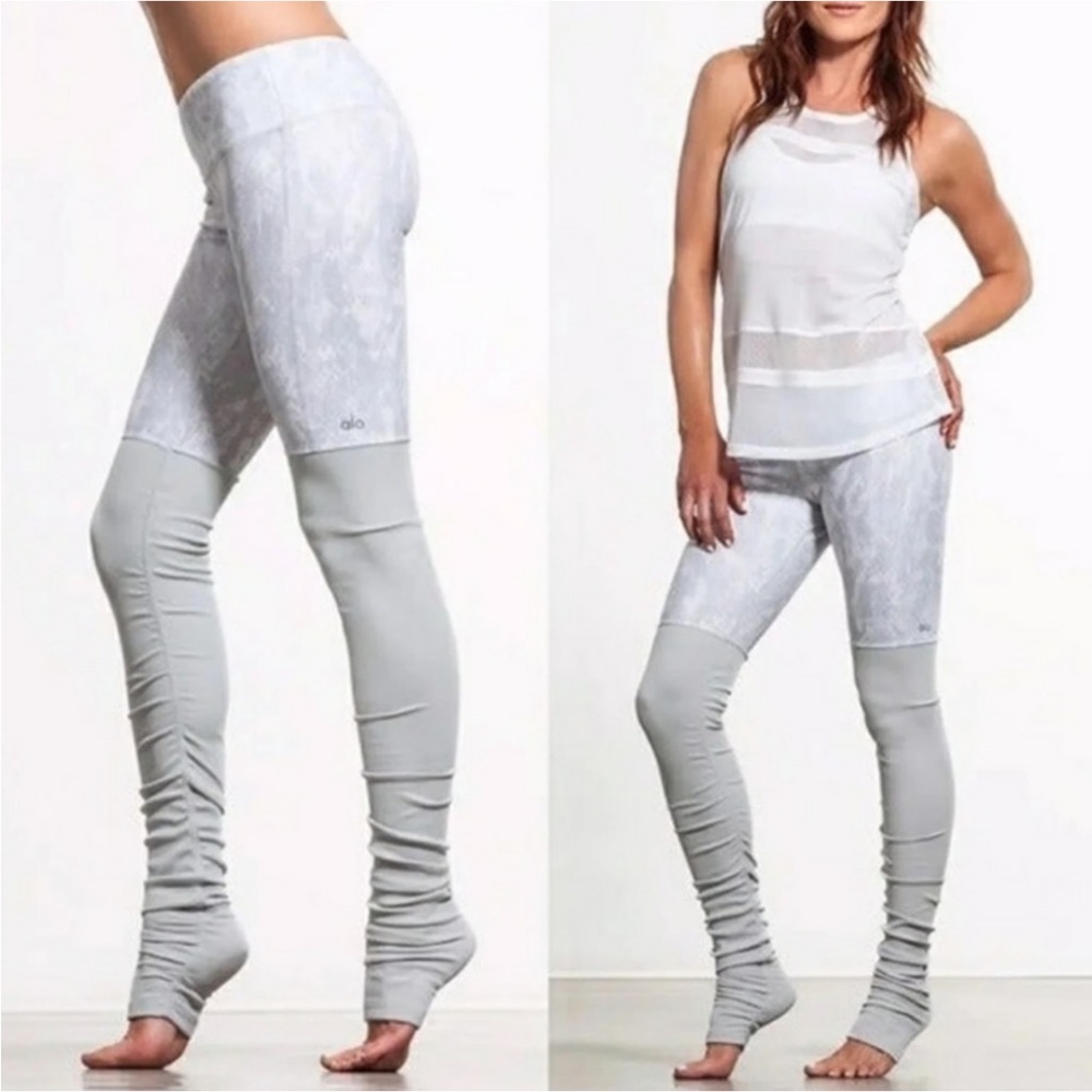 Alo Yoga Goddess Ribbed Legging in Vapor Python Glossy White - Size Medium